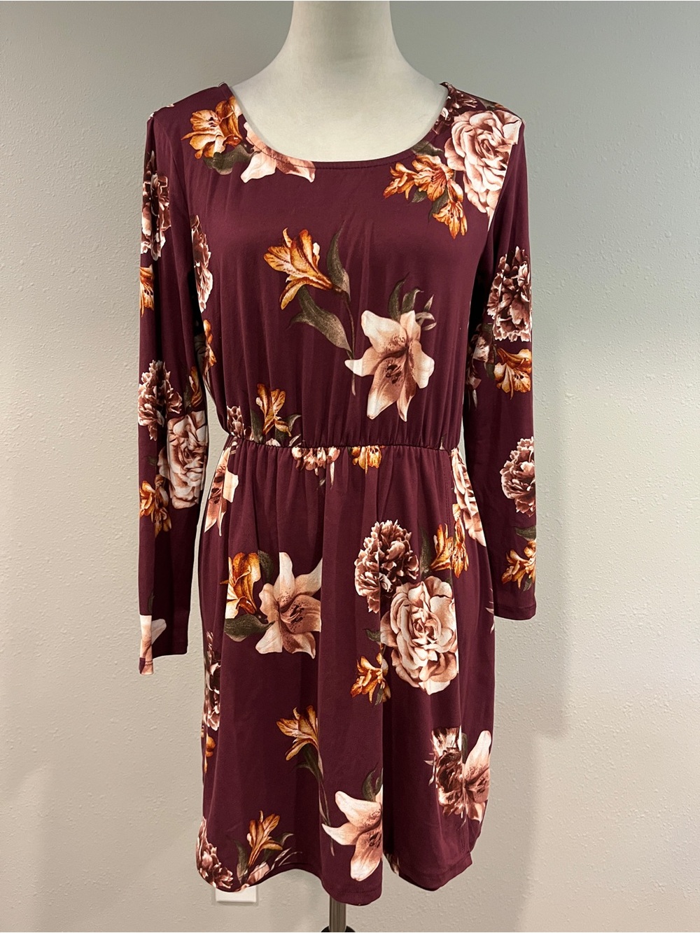 French Grey Burgundy Floral Long Sleeve stretchy mini Dress size medium